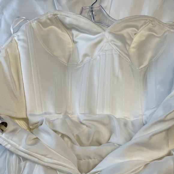 Bonny Ballroom Style Wedding Dress Size 6 - Picture 8 of 14